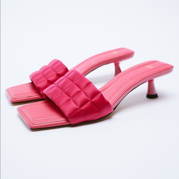 🌹NWT. Zara Fuchsia Satin Effect Quilted Wide Front Strap Heeled Sandals Size 7,5 - Picture 3 of 10